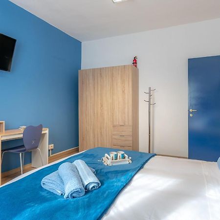 Bilocale Blue Relax Apartment Erba Bagian luar foto