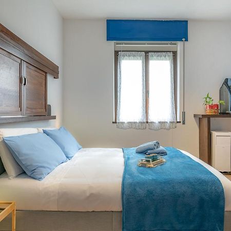 Bilocale Blue Relax Apartment Erba Bagian luar foto