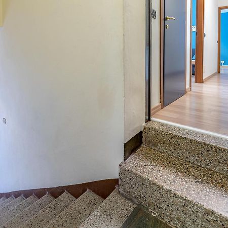 Bilocale Blue Relax Apartment Erba Bagian luar foto