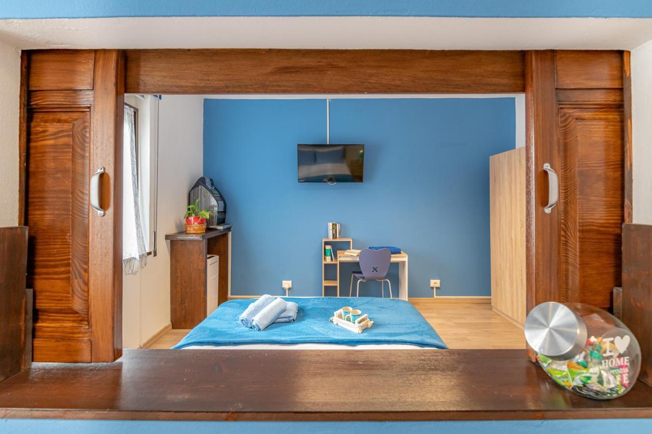 Bilocale Blue Relax Apartment Erba Bagian luar foto