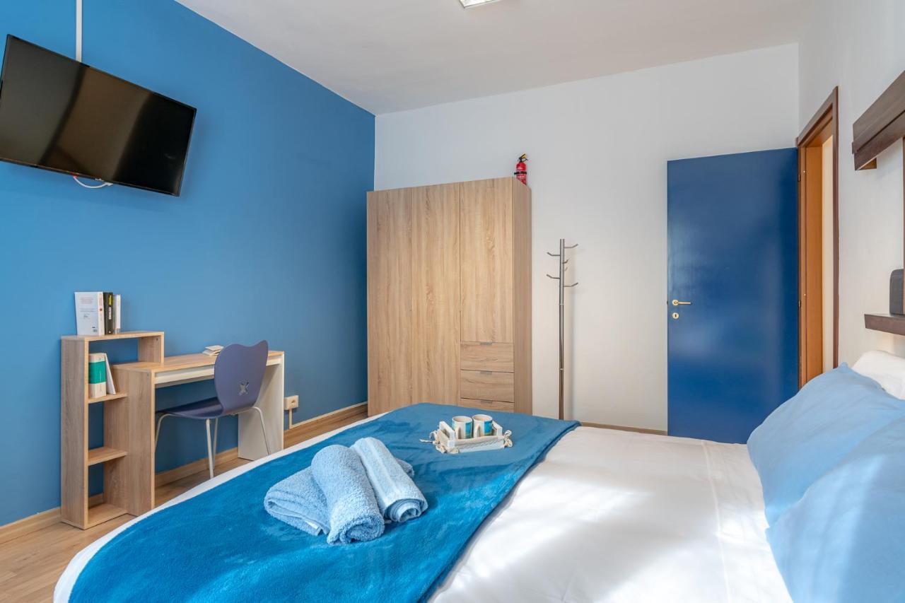 Bilocale Blue Relax Apartment Erba Bagian luar foto