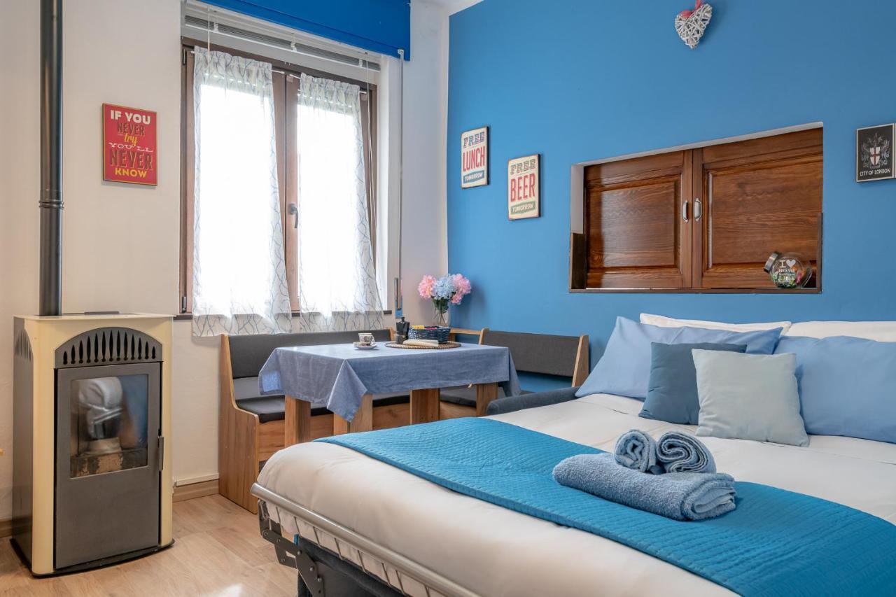 Bilocale Blue Relax Apartment Erba Bagian luar foto