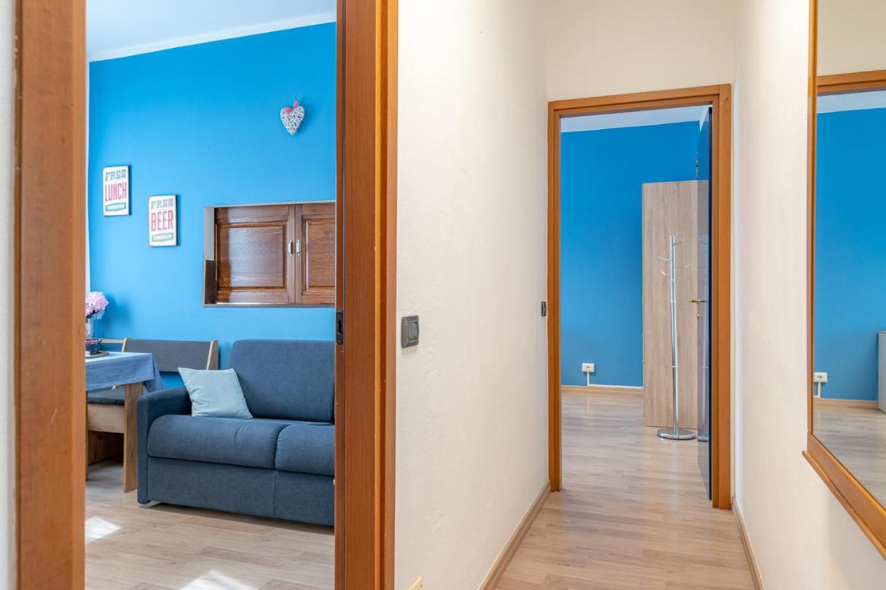 Bilocale Blue Relax Apartment Erba Bagian luar foto